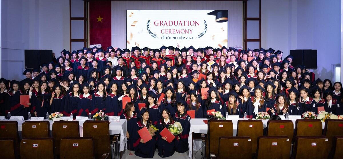 Trường Cao đẳng Bách khoa Bách Việt tổ chức Lễ Tốt nghiệp và trao bằng cho 297 Tân Cử nhân Cao đẳng