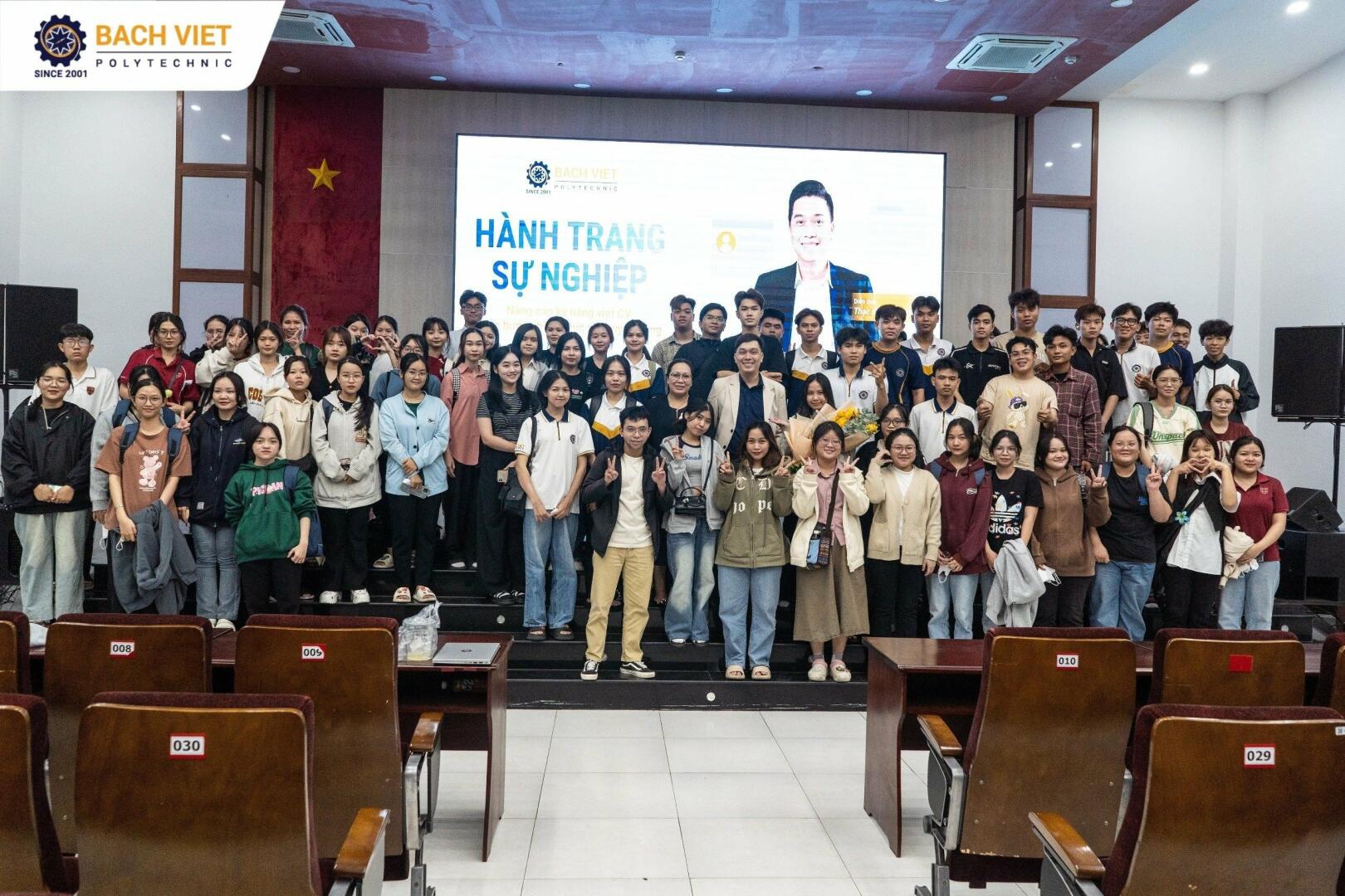 Chương trình thu hút sự tham gia của hơn 60 sinh viên đến từ nhiều ngành.