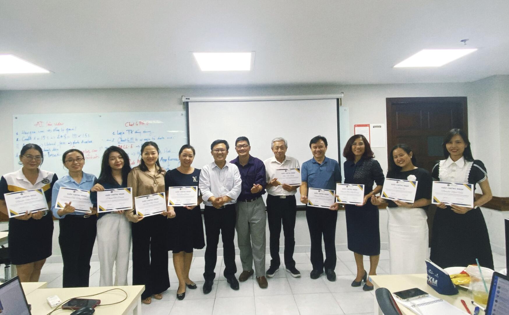 Khoá đào tạo "Ứng Dụng Trí Tuệ Nhân Tạo (AI) Trong Giáo Dục" do Khoa Kinh Tế Quản Trị tổ chức