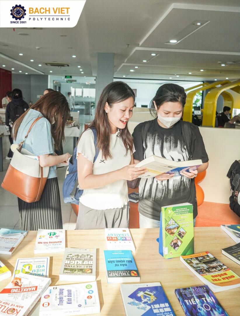 Sức hút của Triển lãm Tài liệu “Tôi Tự Học” tại Thư viện Bách Việt Polytechnic
