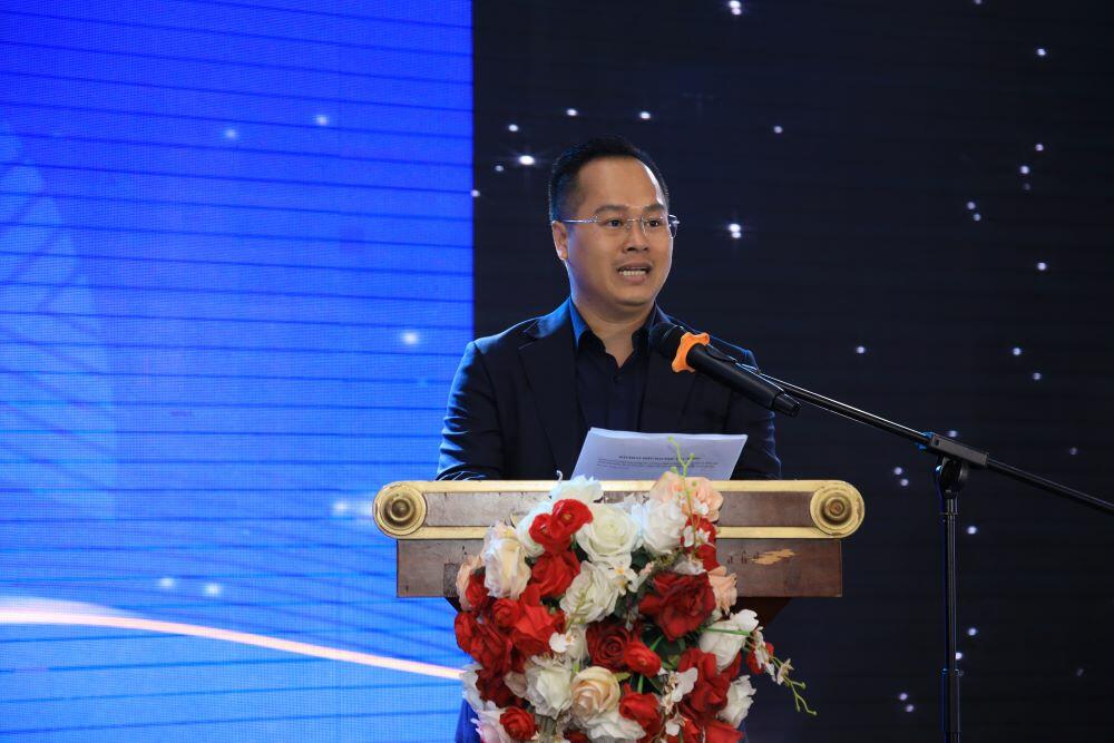 Đại diện Trường Đại học Lạc Hồng gửi lời chúc mừng gửi đến Tân kỹ sư, Tân cử nhân