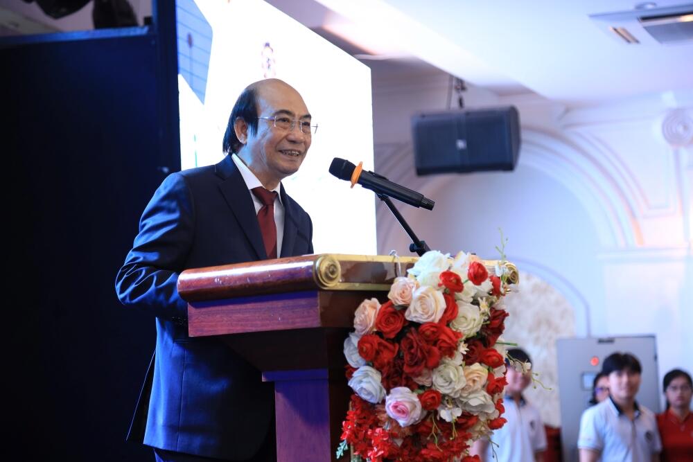 Vinh danh sinh viên tốt nghiệp và thành tích nổi bật trong học tập