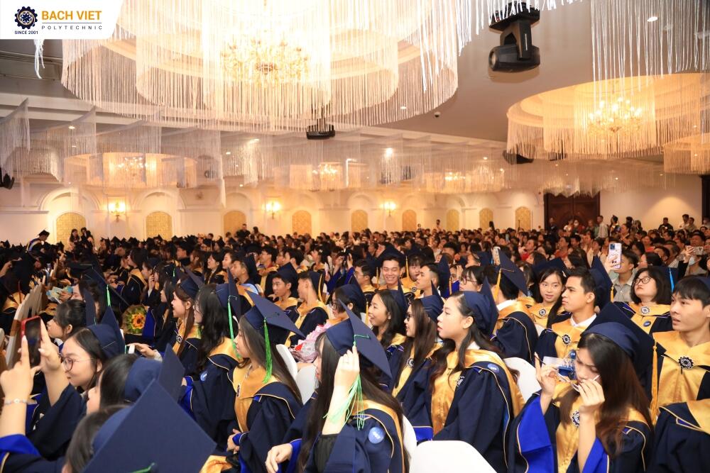 Vinh danh sinh viên tốt nghiệp và thành tích nổi bật trong học tập