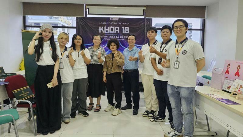 Lễ bảo vệ đồ án tốt nghiệp ngành Thiết kế đồ họa năm 2025: Dấu ấn thiết kế mở lối tương lai