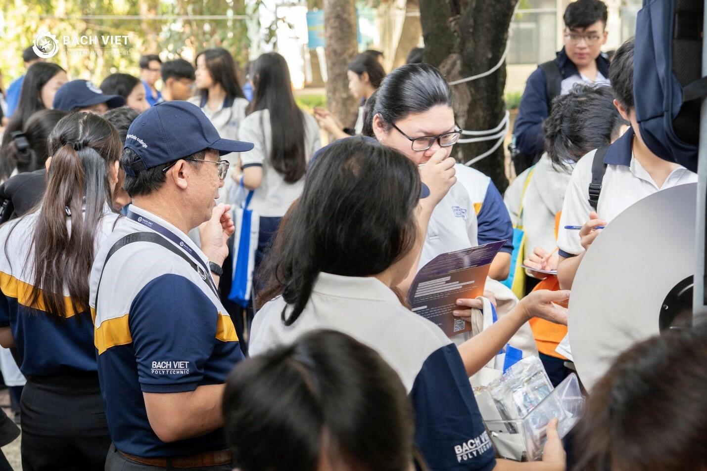Nghe tư vấn chuyên sâu để chọn ngành nghề