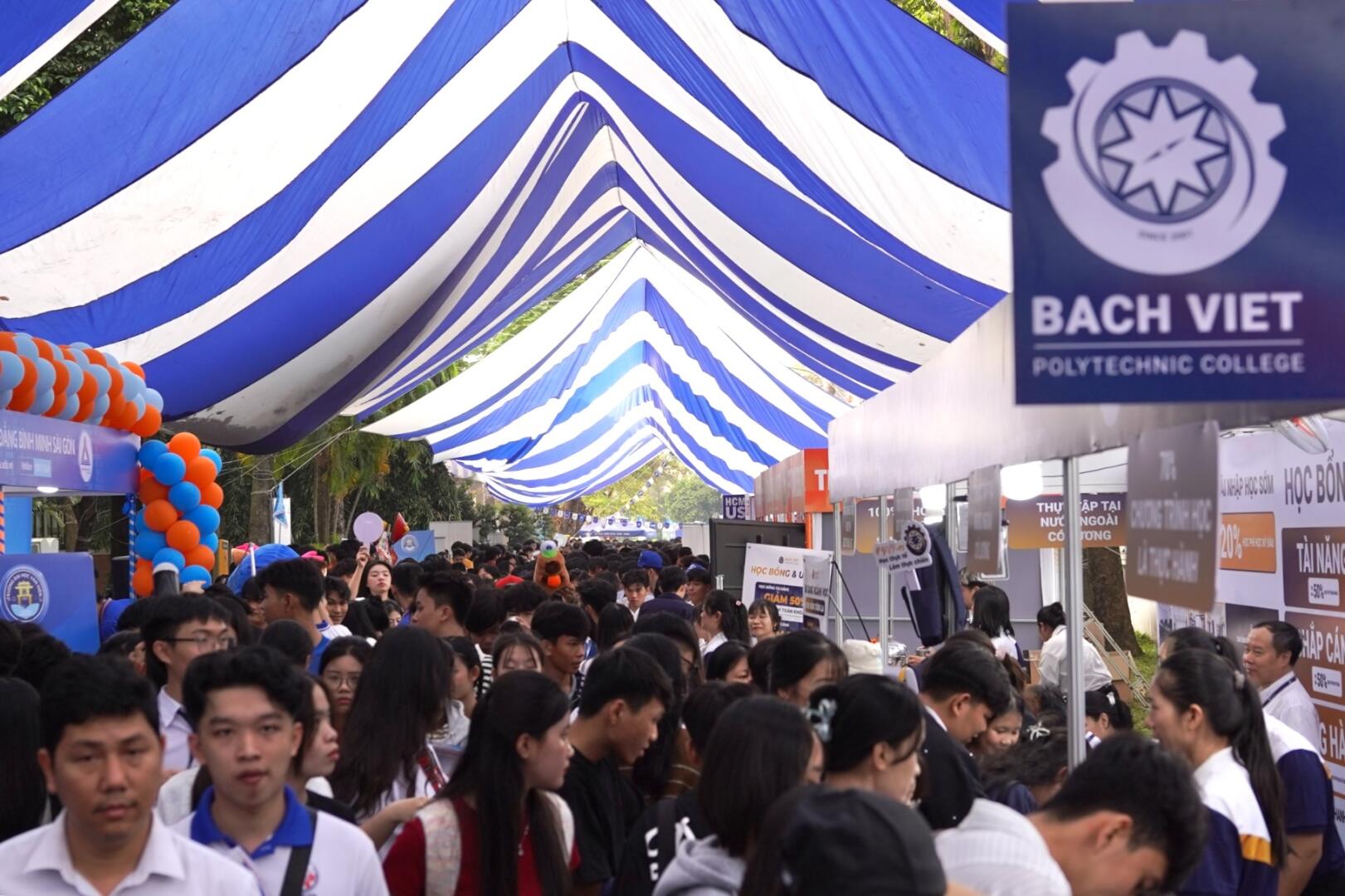 Hơn 12.000 học sinh 2k8 đã “check-in” 17 ngành đào tạo Bách khoa Bách Việt